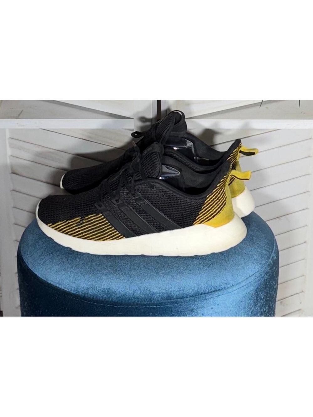 Adidas Questar flow trail running shoes core black active gold sneakers sz 11